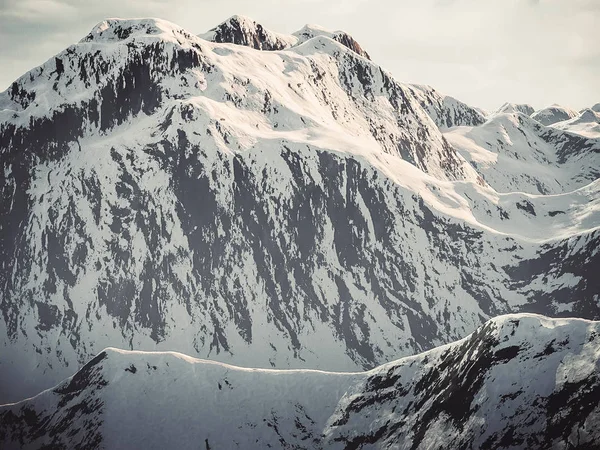 Snøfjelllandskap Dagtid – stockfoto