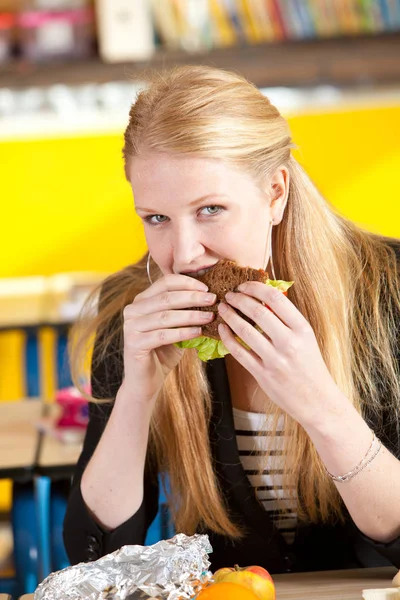 Pretty Blond Teenager Taking Bite Healthy Sandwich — Stock Photo, Image
