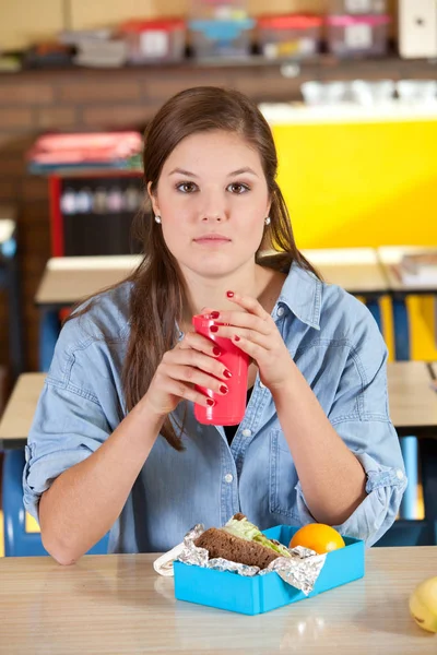 Estudante Jovem Com Almoço Escolar Saudável — Fotografia de Stock