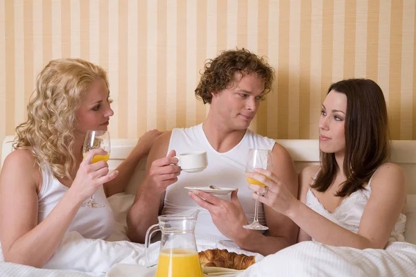 Threesome Having Breakfast Bed — Stock Photo, Image