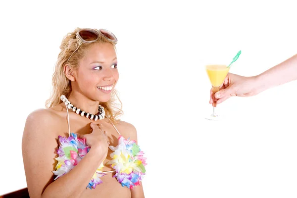 Hübsche Blondine Sieht Überrascht Aus Als Ihr Ein Getränk Angeboten — Stockfoto