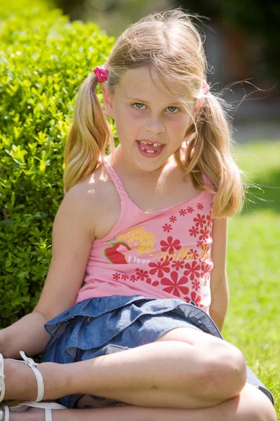 Πορτρέτο Του Μικρού Ξανθού Κοριτσιού Royalty Free Εικόνες Αρχείου