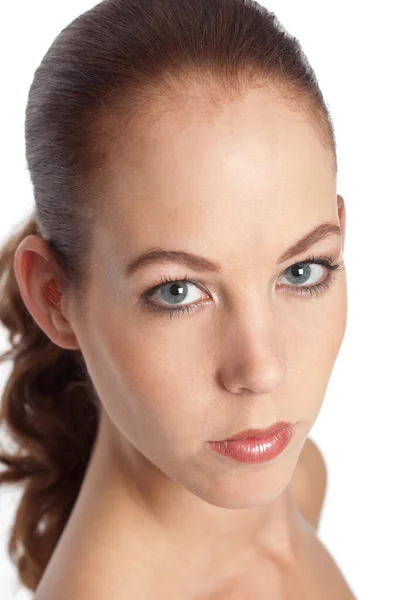 Hermosa Mujer Con Aspecto Natural Sobre Fondo Blanco Mirando Cámara — Foto de Stock