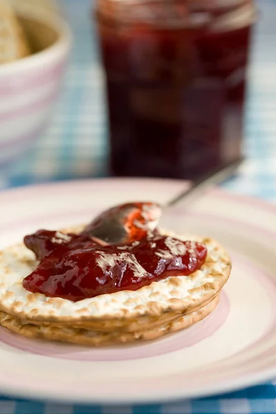 Lepel Toast Met Gelei Geserveerd Een Bord — Stockfoto