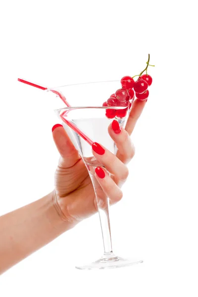 Mano Femminile Con Unghie Rosso Brillante Che Tengono Cocktail — Foto Stock