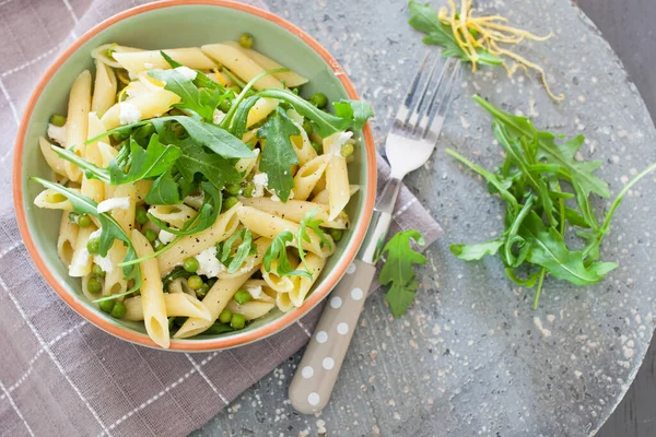 Plato Pasta Saludable Con Penne Queso Cabra Cohete — Foto de Stock