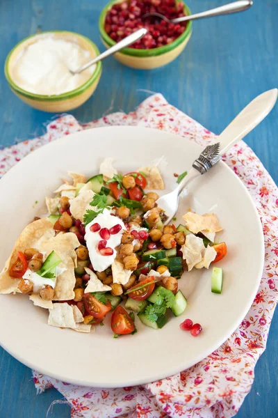 Salada Deliciosa Com Romã Fresca Grão Bico — Fotografia de Stock