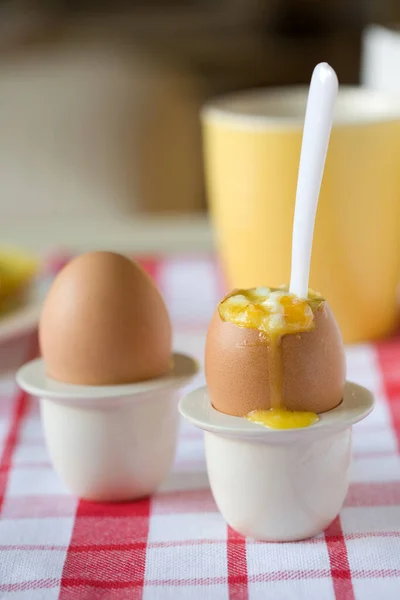 Eier Mit Safran Und Olivenöl Gemischt — Stockfoto