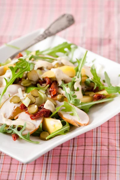 Sallad Med Mango Rökt Kyckling Och Äpple — Stockfoto