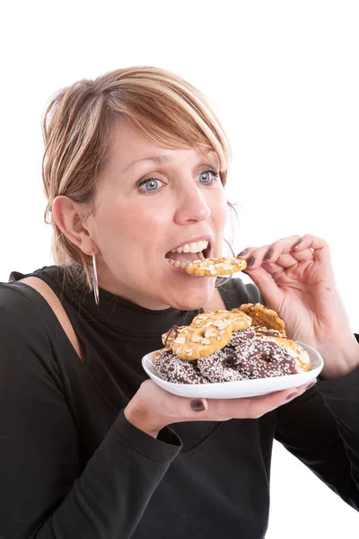 Blonde Frau Studio Mit Süßen Keksen Mund Essen — Stockfoto