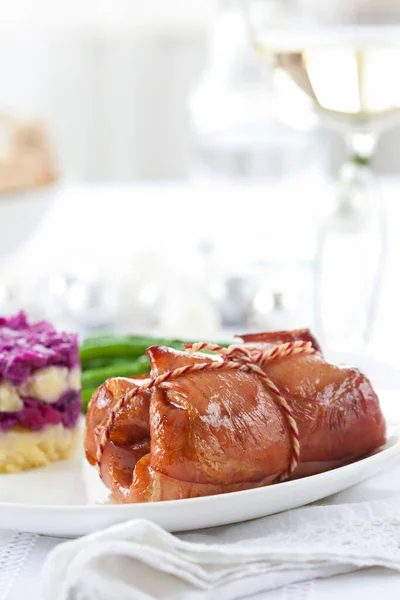 Filete Carne Envuelto Relleno Como Plato Principal Para Navidad —  Fotos de Stock