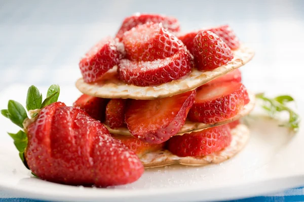 Breakfast Red Strawberries Toast Bread — Stock Photo, Image