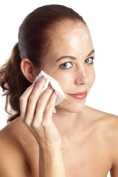 Hermosa Mujer Quitando Maquillaje Con Limpiador Pañuelo — Foto de Stock