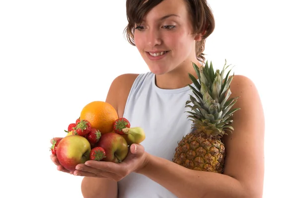 彼女の手に様々な果物の山を保持している女の子 — ストック写真