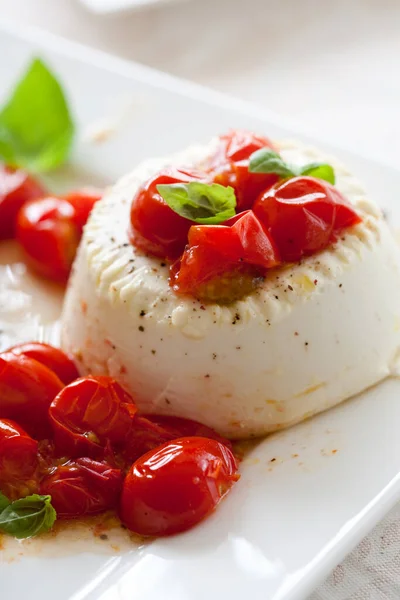 Delicious Roasted Ricotta Fresh Cherry Tomatoes Basil — Stock Photo, Image