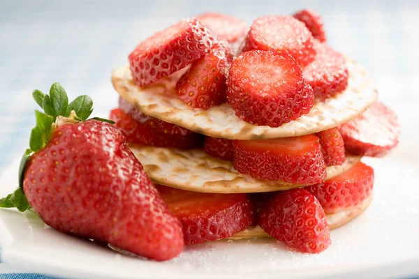 Sweet Breakfast Fresh Strawberries Toast Bread — Stock Photo, Image