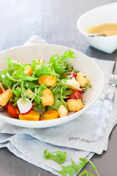 Salade Saine Délicieuse Avec Roquette Halloumi Tomates — Photo