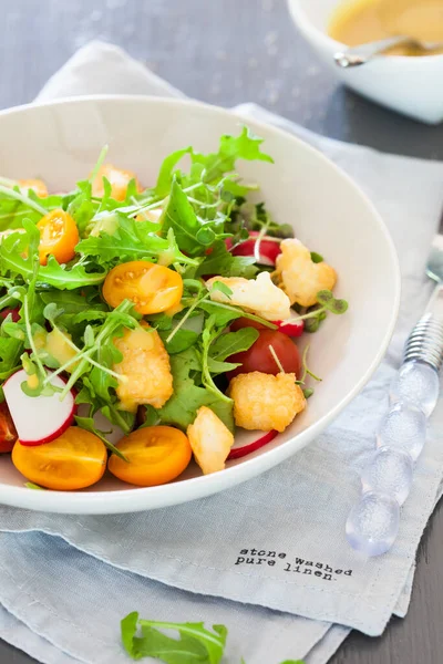 Salade Saine Délicieuse Avec Roquette Halloumi Tomates — Photo