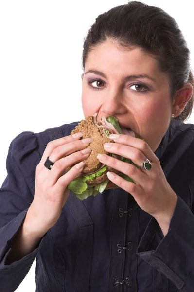 Morena Mujer Comiendo Sándwich Estudio Con Fondo Blanco — Foto de Stock
