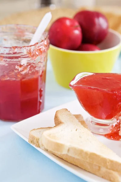 Table Avec Confiture Pruneaux Fraîchement Préparée Pain Grillé — Photo