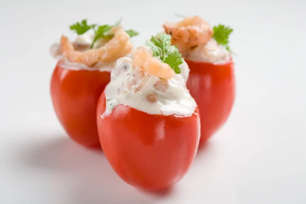 Pequenos Tomates Cereja Preenchidos Com Camarões — Fotografia de Stock