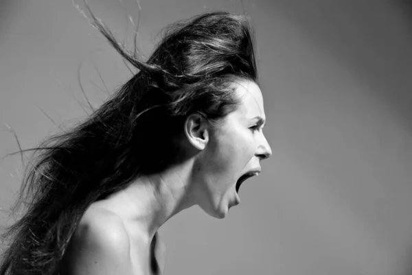 Screaming Brunette Woman Hairstyle Black White Photo — Stock Photo, Image