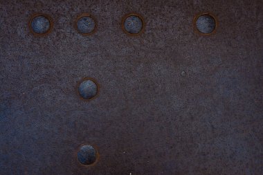 Derin aşınması olan eski metal.