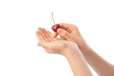 Bir el kirazı diğer ele koyar..