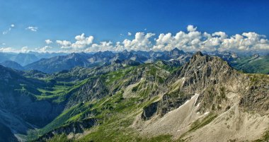 Bergpanorama in den Hintersteiner Alpen mit dem Rauhorn