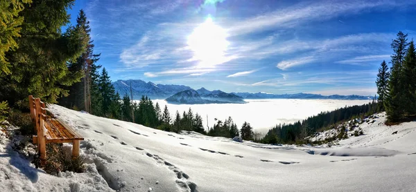 Blick Auf Das Nebelverhangene Ostrachtal — стокове фото