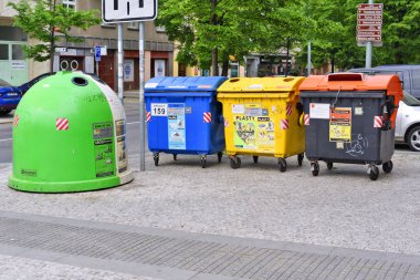 Prague, Çek Cumhuriyeti - 4 Mayıs 2018: sıralama ve çöp toplama için bir site.