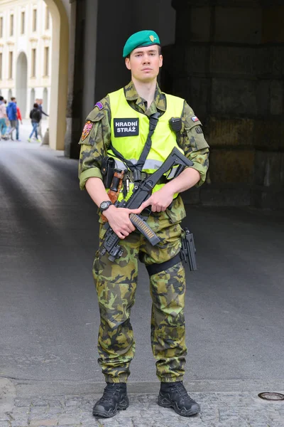 Praga Repubblica Ceca Maggio 2018 Militare Della Guardia Del Castello — Foto Stock