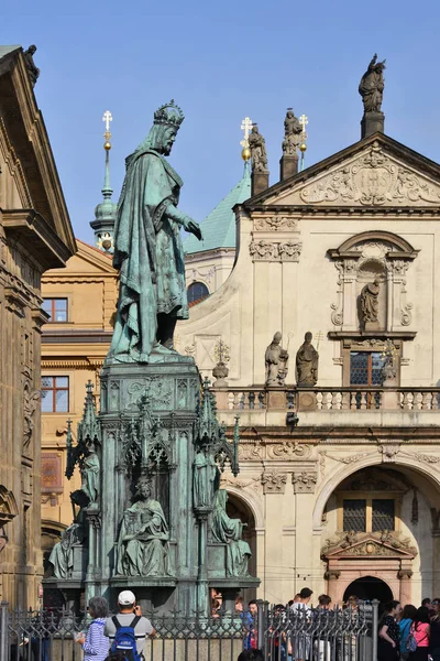 Praha Česká Republika Května 2018 Pomník Císaře Karla Náměstí Nedaleko — Stock fotografie