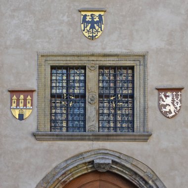 Eski bir binanın pencere