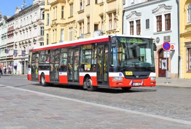Pilsen, Çek Cumhuriyeti 1 Mayıs 2018: şehir otobüs yolu üzerinde.