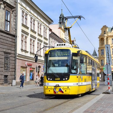 Pilsen, Çek Cumhuriyeti 1 Mayıs 2018: tramvay şehrin sokaklarında.