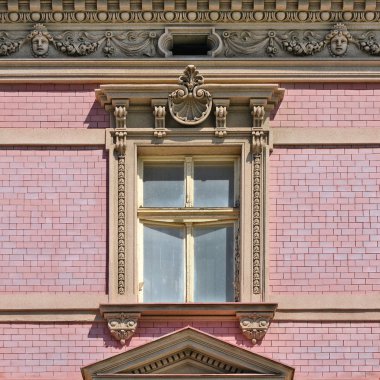 Eski bir binanın pencere. 