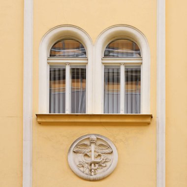 Eski bir binanın pencere. 