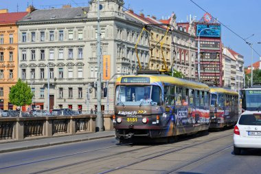 Prague, Çek Cumhuriyeti - 4 Mayıs 2018: eski tramvay şehrin sokaklarında.
