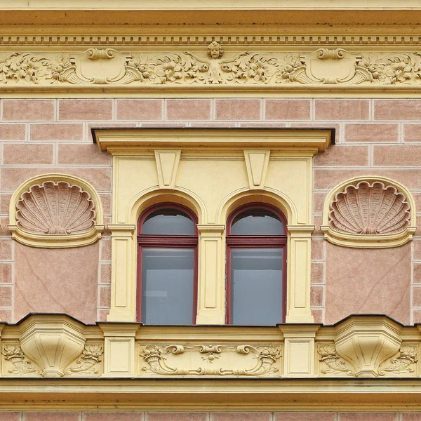 Venster Van Een Oud Gebouw — Stockfoto