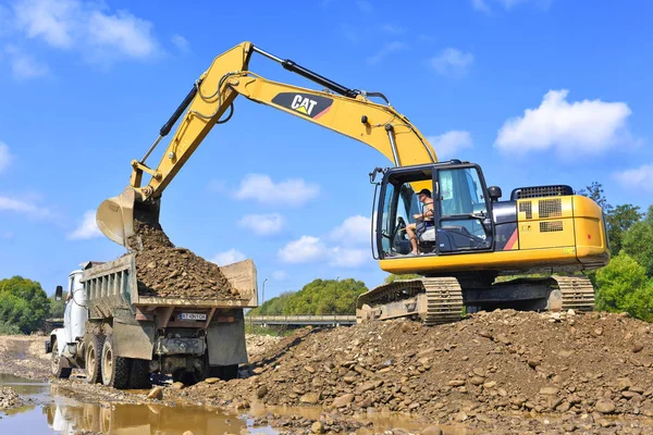 Kalush Ukraine August 2018 Loading Gravel Car Body Construction Protective — Stock Photo, Image