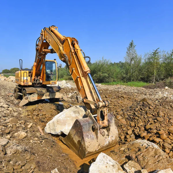 建筑工地挖掘挖掘机 — 图库照片