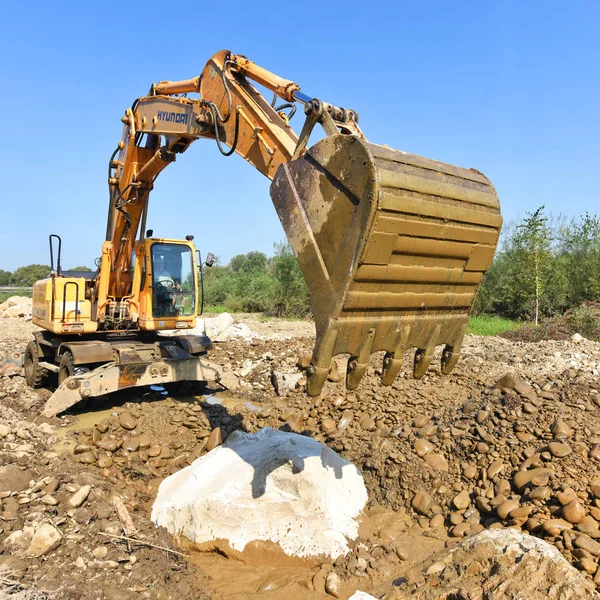 建筑工地挖掘挖掘机 — 图库照片