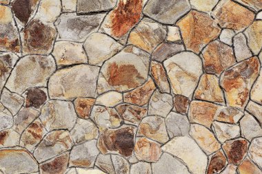 Çatlamış bir taştan bir duvar parçası.