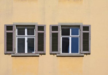 Pencere eski bir bina. Constance (Konstanz), Federal Almanya Cumhuriyeti 2018.