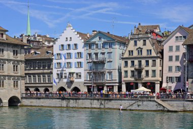 Zürih, İsviçre Konfederasyonu 11 Ağustos 2018: Katılımcılar ve Street Parade 2018 şehir sahildeki konukları.