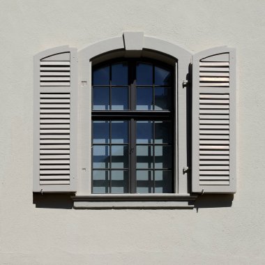 Eski bir binanın pencere. 