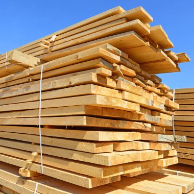 Yığın doğranmış tahta