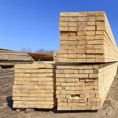 Yığın doğranmış tahta