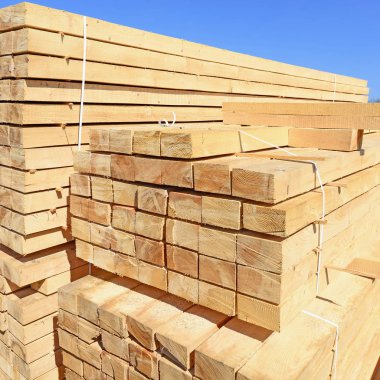 Yığın doğranmış tahta